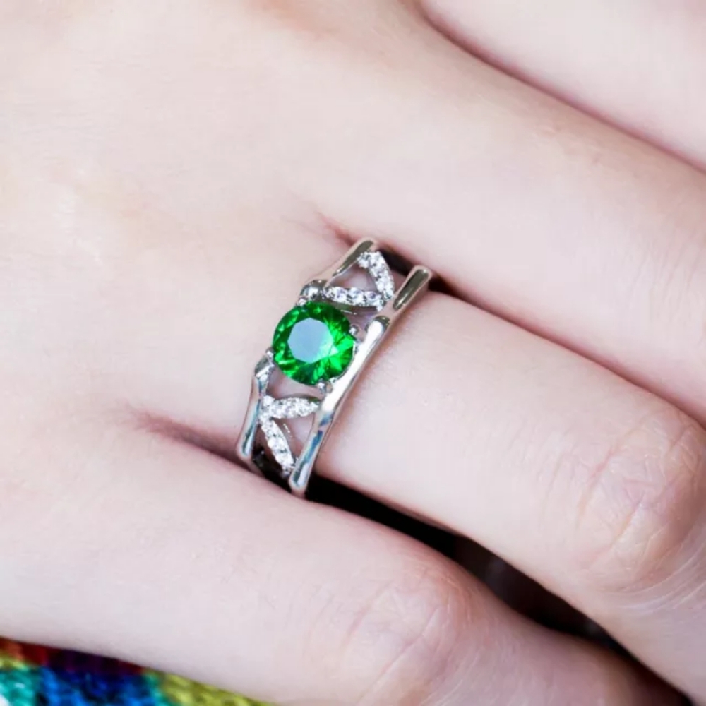 New 925 Silver Leaf Emerald Eternity Ring